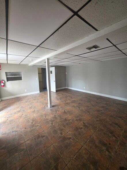 More Photos Of 4629 Panorama Ave, Holiday Warehouse For Lease