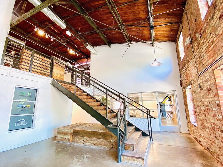 More Photos Of 916 Bryan Ave, Fort Worth Loft Creative Space For Lease