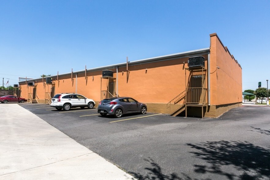 More Photos Of 9258 Culebra Rd, San Antonio Office For Lease