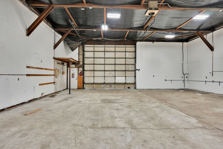 More Photos Of 11445 N Reed Rd, Hayden Warehouse For Lease