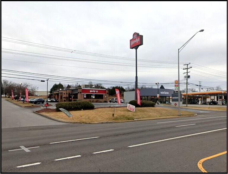 Primary Photo Of 2240 N Charles G Seivers Blvd, Clinton Fast Food For Lease