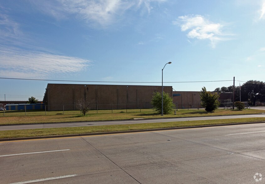 More Photos Of 10700 Harry Hines Blvd, Dallas Warehouse For Lease