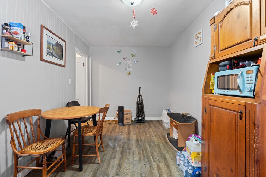 More Photos Of 308 N Victoria St, Tweed Storefront Retail Residential For Sale