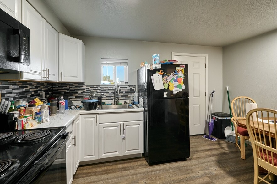 More Photos Of 880 N Pershing St, Mount Angel Apartments For Sale