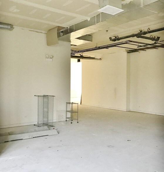 More Photos Of 4651 N Greenview Ave, Chicago Apartments For Lease