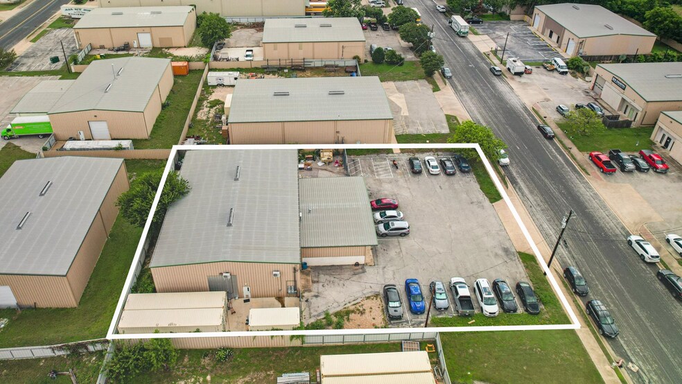 More Photos Of 2411 Patterson Industrial Dr, Pflugerville Warehouse For Lease