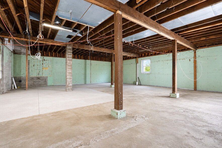 More Photos Of 302 S 2nd St, Polk City Lodge Meeting Hall For Sale
