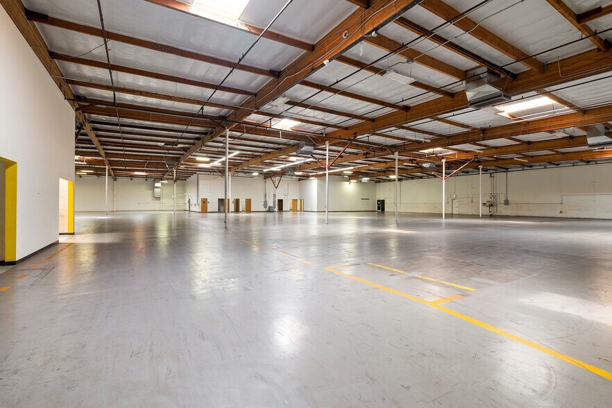 More Photos Of 21329 Nordhoff St, Chatsworth Distribution For Lease