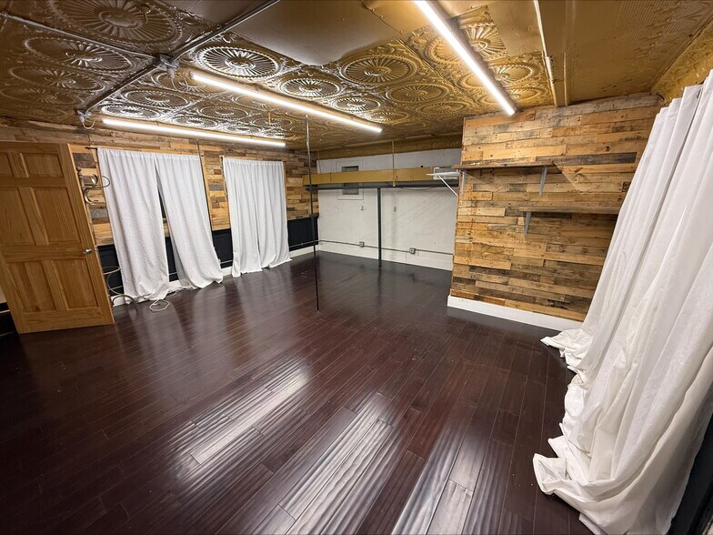 More Photos Of 216 S Main St, Monmouth Office For Lease