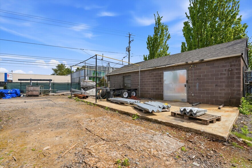More Photos Of 2706 NE Columbia Blvd, Portland Industrial For Sale