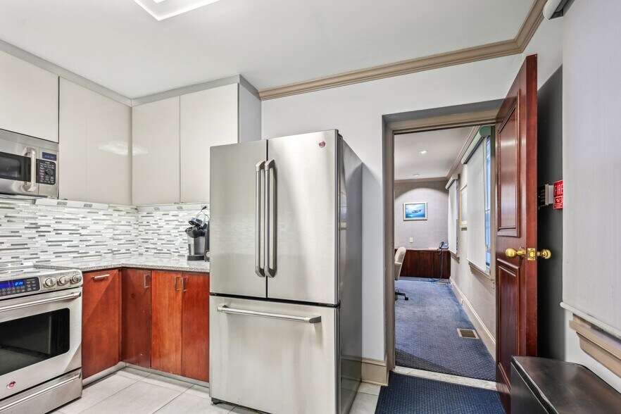More Photos Of 1710-1712 Locust St, Philadelphia Office Residential For Sale