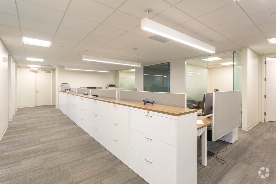 More Photos Of 1 SE 3rd Ave, Miami Office For Lease