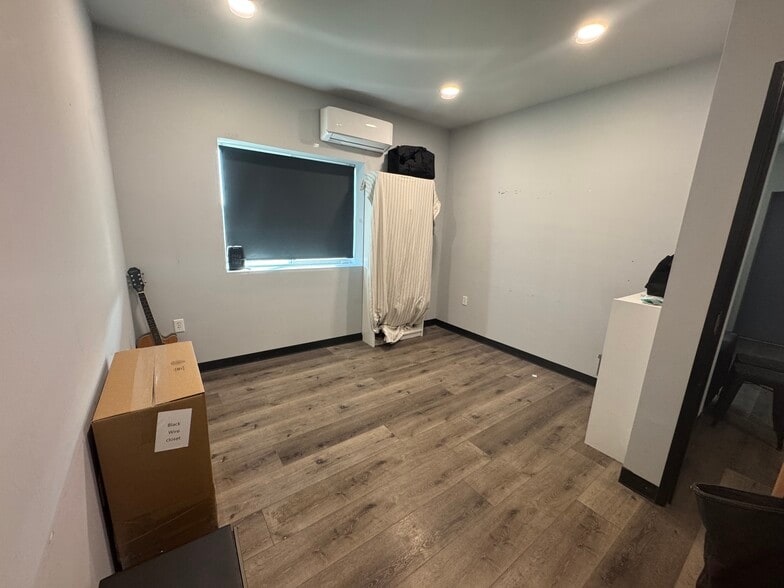 More Photos Of 14707 Fitzhugh Rd, Austin Warehouse For Sale
