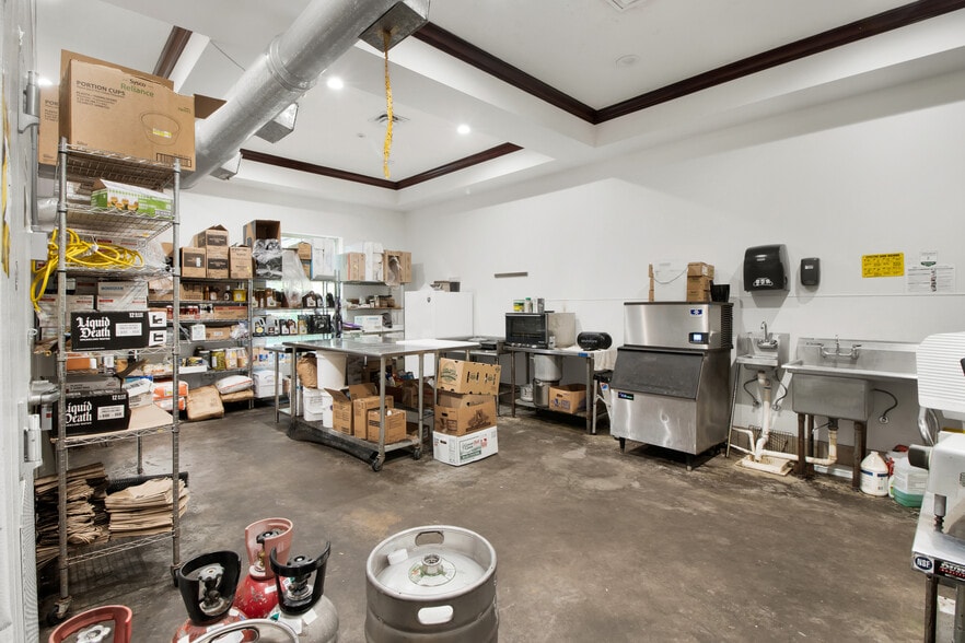 More Photos Of 410 Us Highway 79 S, Henderson Hotel For Lease