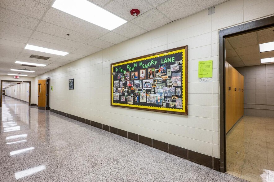 More Photos Of 1800 Harrodsburg Rd, Lexington Flex For Sale