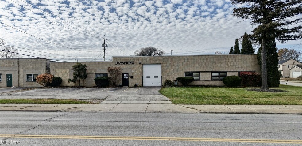 More Photos Of 422 S Green Rd, South Euclid Warehouse For Sale