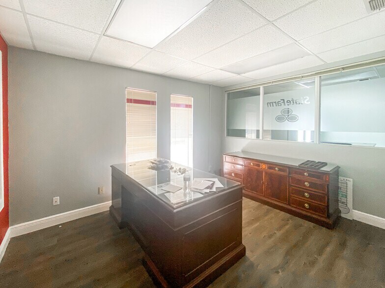More Photos Of 1420 N Cooper St, Arlington Office For Sale