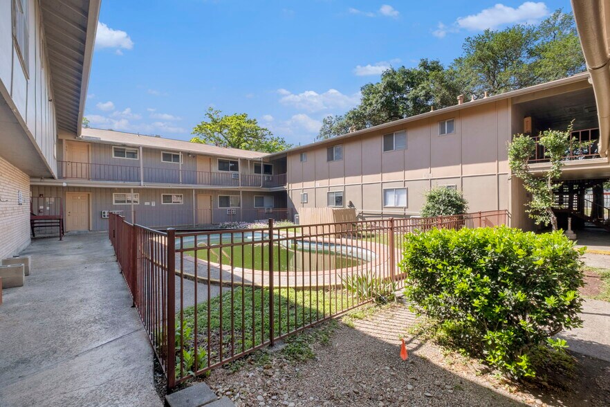More Photos Of 110 Mary Louise Dr, San Antonio Apartments For Sale