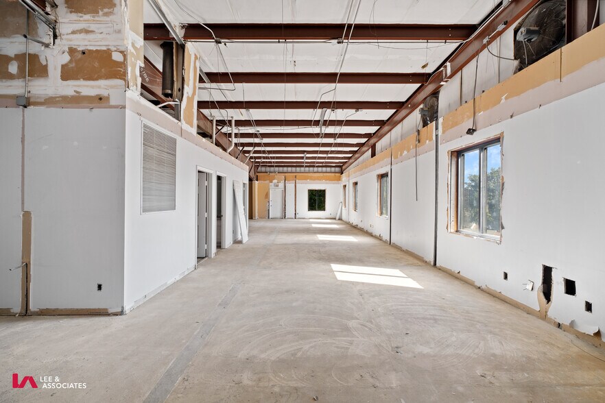 More Photos Of 1686 Roswell Rd, Marietta Office For Sale