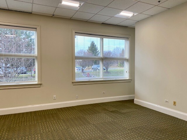 More Photos Of 545 Willowbrook Centre Pky, Willowbrook Warehouse For Lease