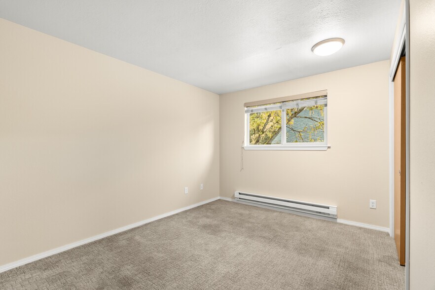 More Photos Of 430 Metzler St, Molalla Apartments For Sale