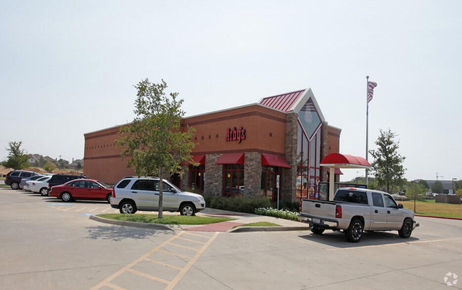 More Photos Of 1101 S Main St, Keller Fast Food For Sale