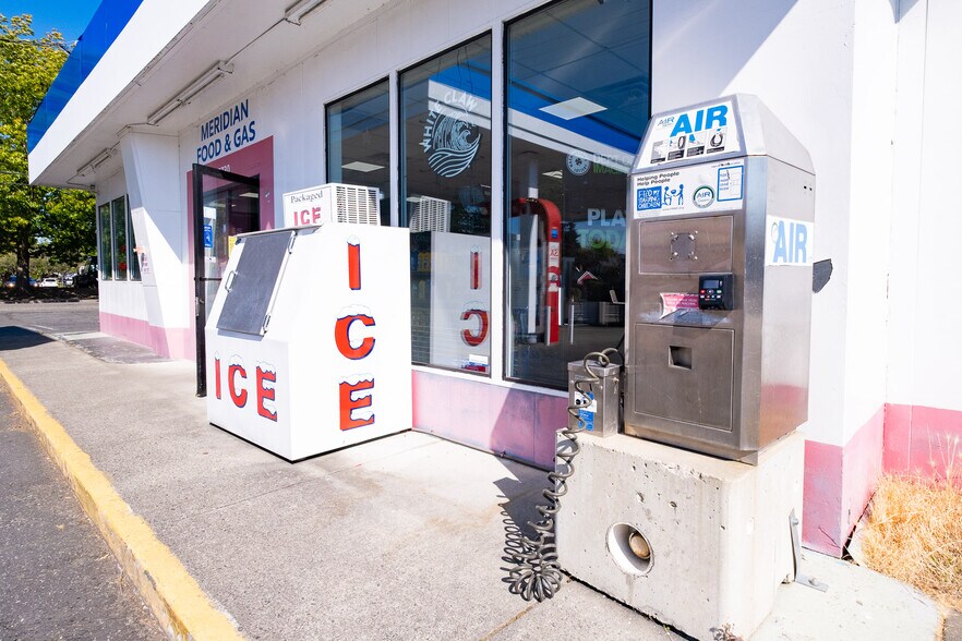 More Photos Of 2730 Meridian St, Bellingham Service Station For Sale