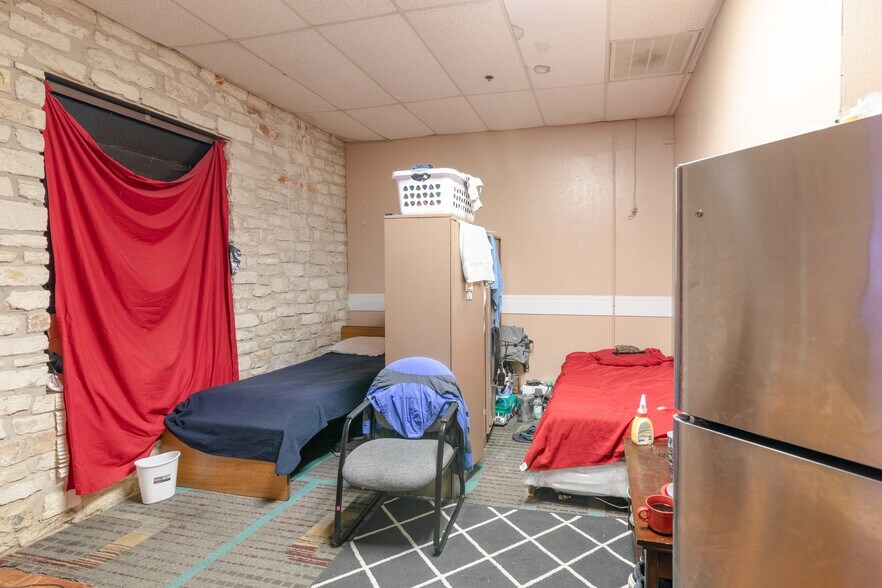 More Photos Of 2101 E Ben White Blvd, Austin Shelter For Sale