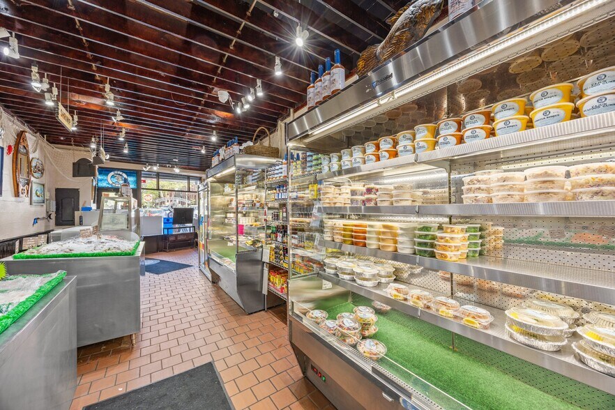 More Photos Of 191A Court St, Brooklyn Storefront Retail Residential For Lease