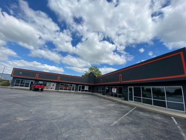 More Photos Of 3409 S Western Ave, Marion General Retail For Sale