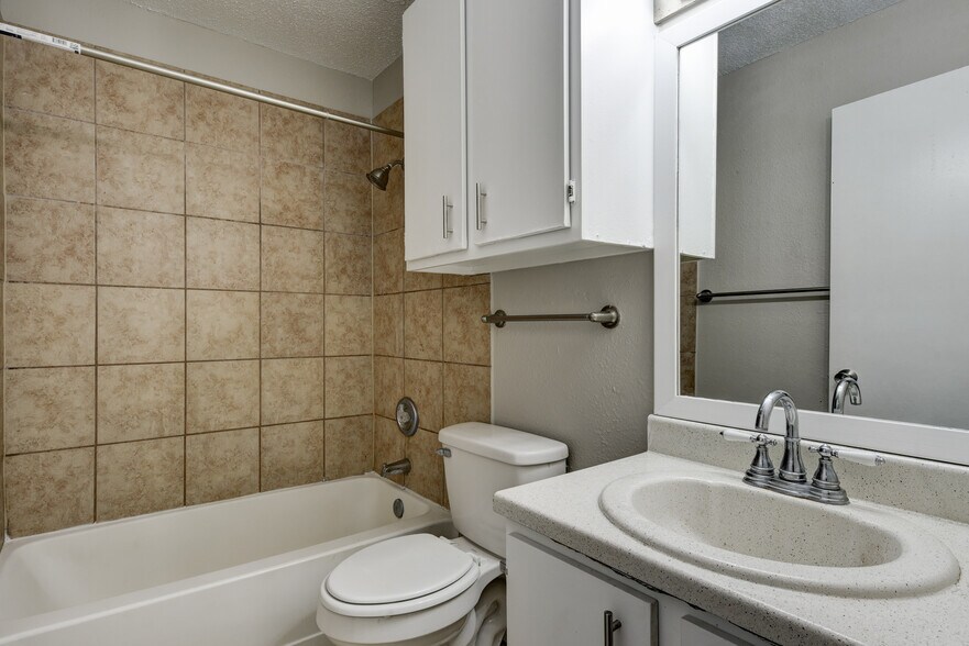 More Photos Of 737 W Mayfield Blvd, San Antonio Apartments For Sale