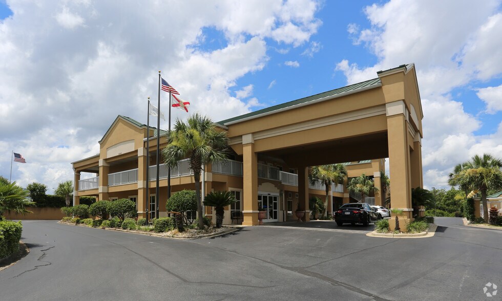 Primary Photo Of 4040 S Ferdon Blvd, Crestview Hotel For Sale