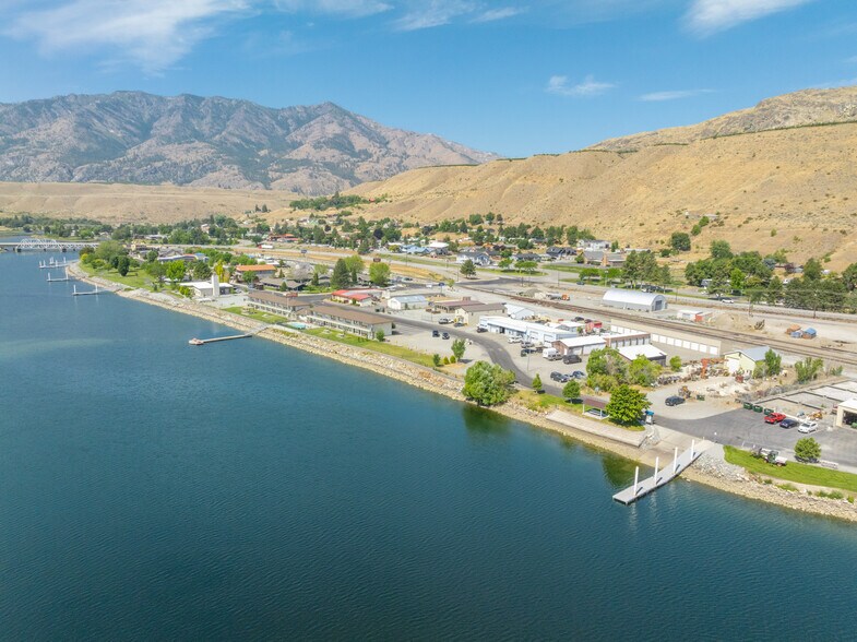 More Photos Of 102 E Lakeshore Dr, Pateros Auto Repair For Sale