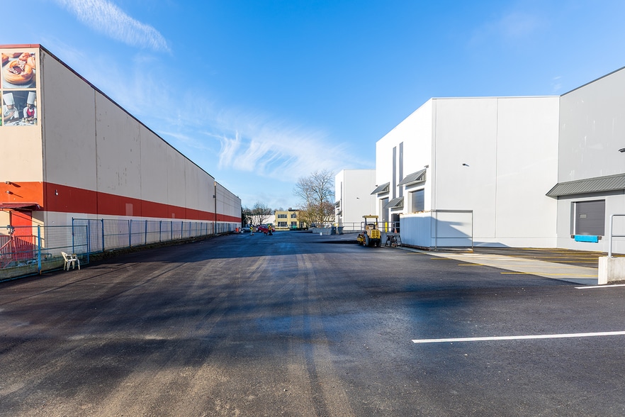 More Photos Of 11928 Machrina Way, Richmond Distribution For Lease