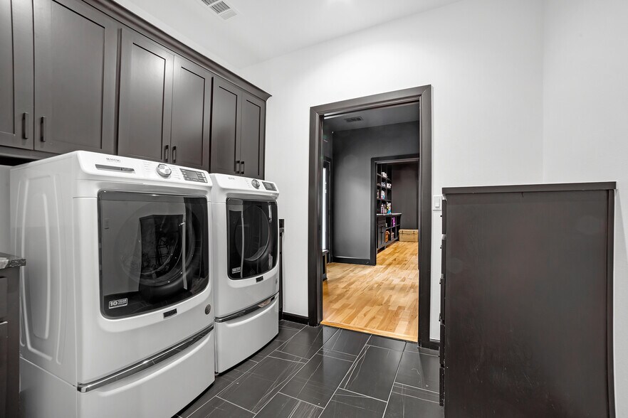 More Photos Of 446724 E 390 Rd, Langley Hotel For Sale