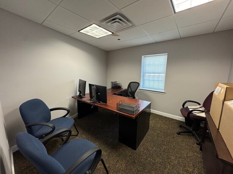 More Photos Of 16 Mason Ave, North Attleboro Office For Lease