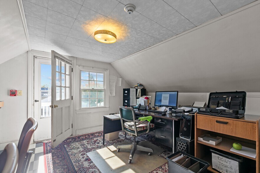 More Photos Of 74 Valley Rd, Middletown Office For Sale