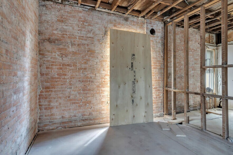 More Photos Of 514 Aylmer St N, Peterborough Multifamily For Sale