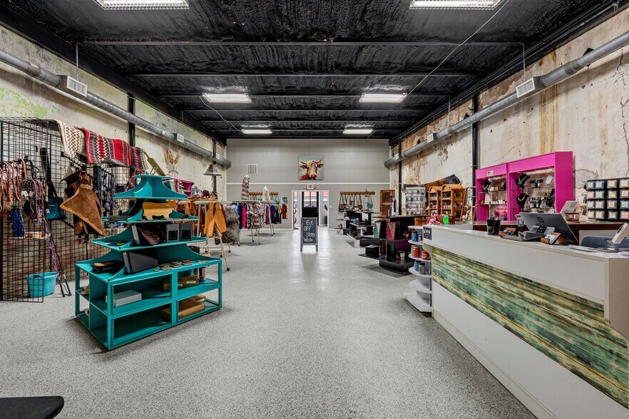 More Photos Of 219 Ave C, Rosebud General Retail For Sale