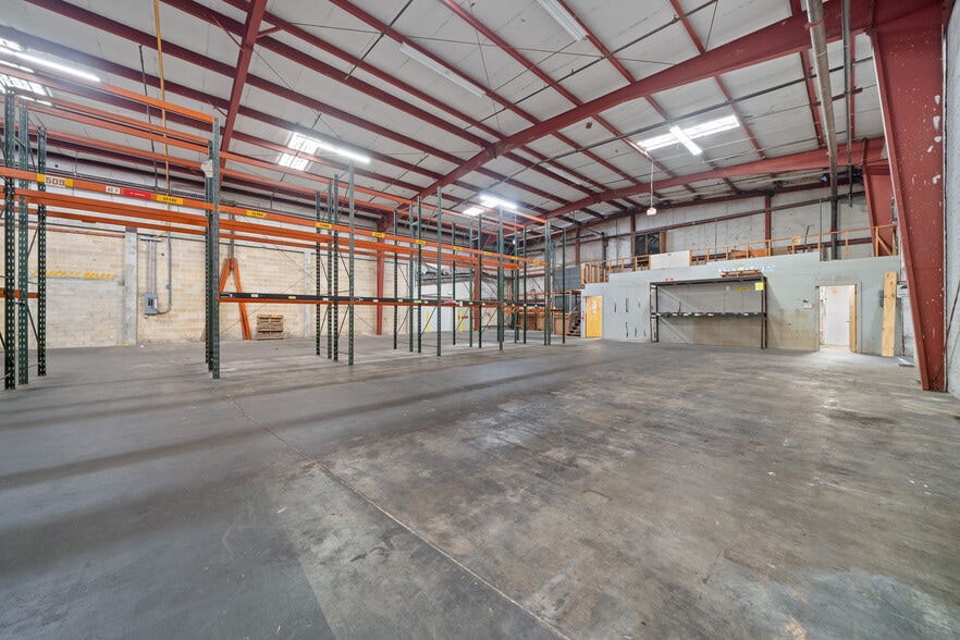More Photos Of 506 SE 3rd Ave, Ocala Warehouse For Sale