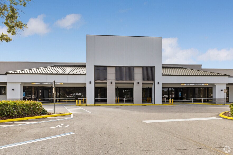 More Photos Of 2300-2398 SE Ocean Blvd, Stuart Storefront Retail Office For Lease