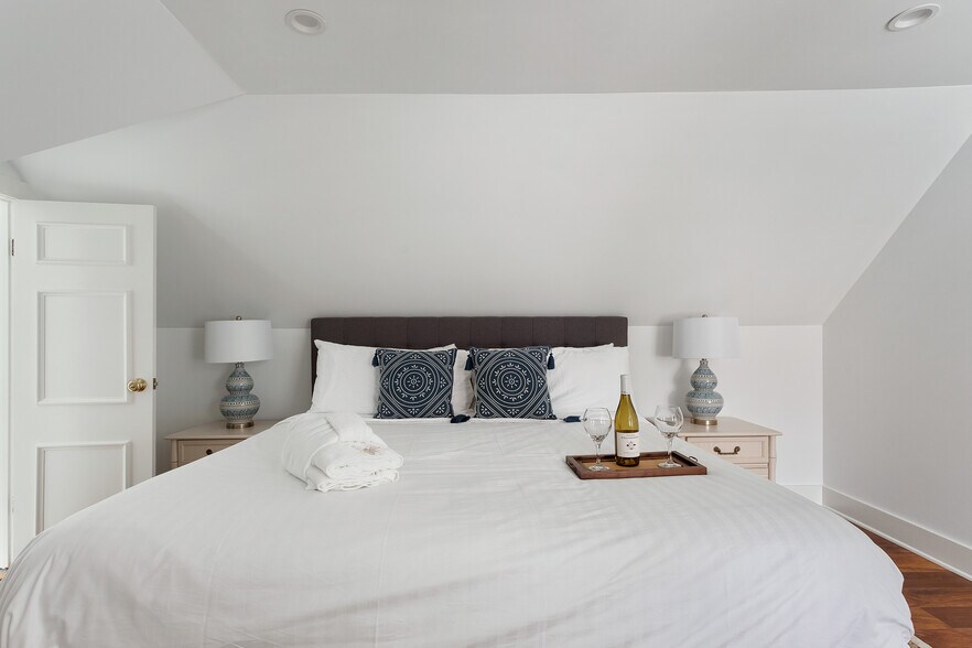 More Photos Of 184 Ashley Ave, Charleston Specialty For Sale