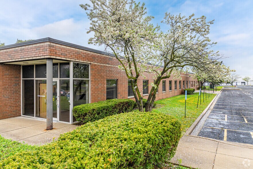 More Photos Of 101 Overland Dr, North Aurora Office For Sale