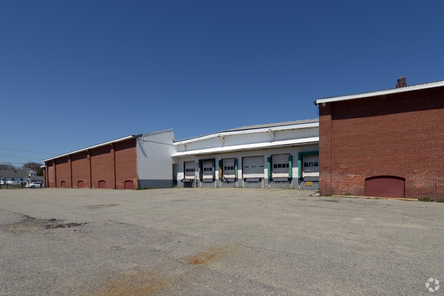 More Photos Of 426 Metacom Ave, Warren Manufacturing For Lease