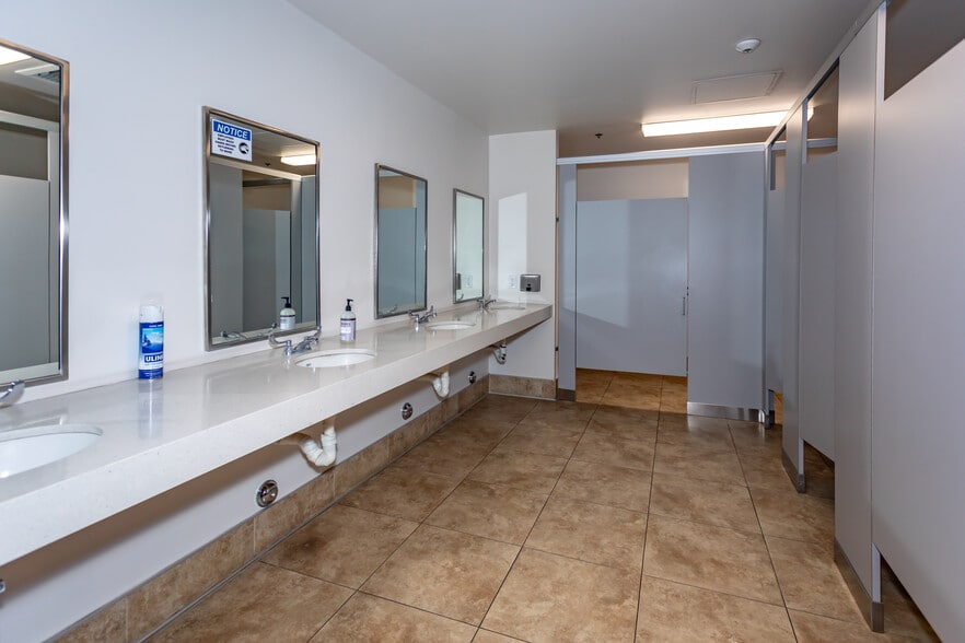 More Photos Of 10730 Bell Ct, Rancho Cucamonga Warehouse For Lease