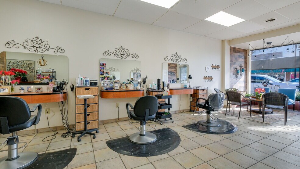 More Photos Of 42 S York Rd, Hatboro Storefront For Sale