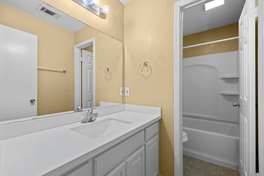 More Photos Of 601 E Coombs St, Alvin Apartments For Sale