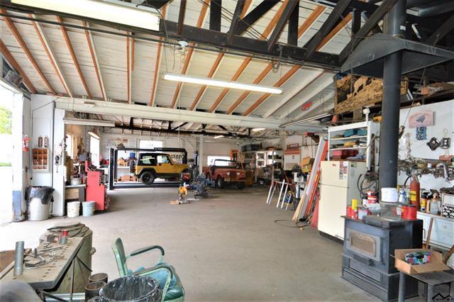 More Photos Of 1000 Walnut St, Red Bluff Service For Sale