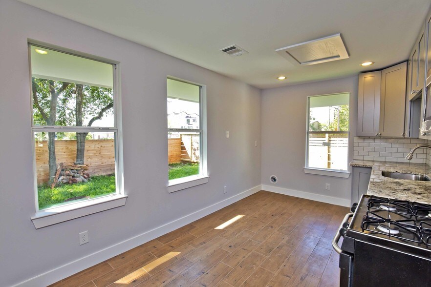 More Photos Of 744 W 18th St, Houston Loft Creative Space For Lease