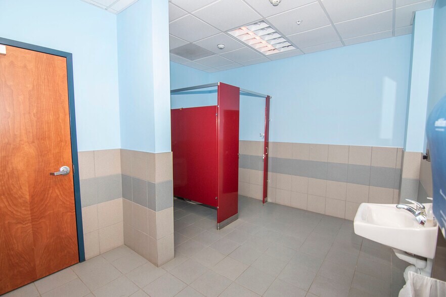 More Photos Of 3 Unlimited Dr, Saratoga Springs Office For Lease